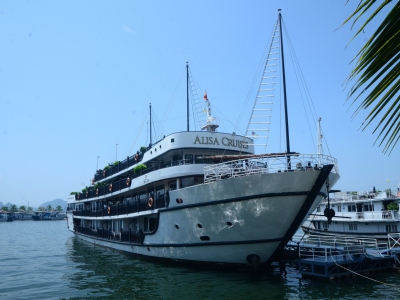 Du thuyền Alisa - Quảng Ninh